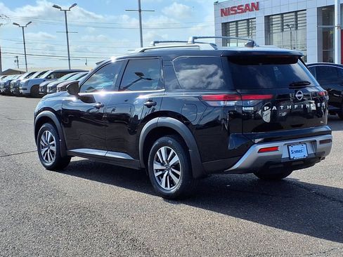 Used 2023 Nissan Pathfinder SL FWD image 6