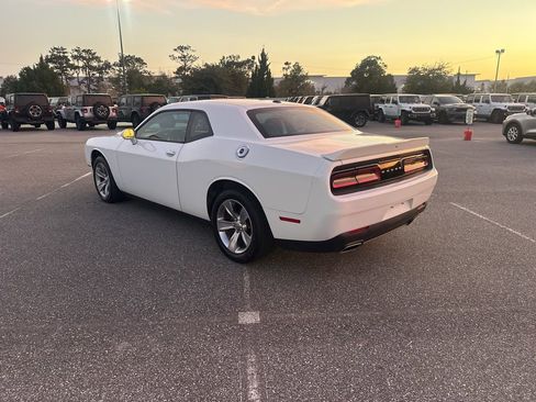 Used 2021 Dodge Challenger SXT image 9