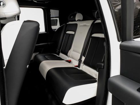 Used 2022 Rolls-Royce Cullinan Black Badge AWD/4WD image 34