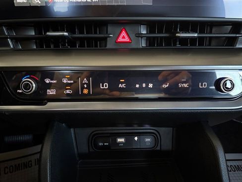 Used 2025 Kia Sportage EX FWD image 23