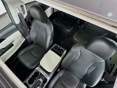 Certified 2024 Kia Carnival SX Prestige image 10