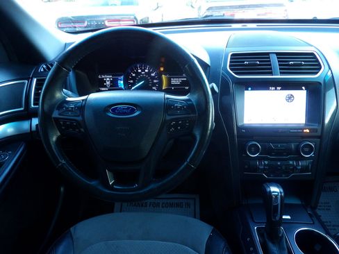 Used 2017 Ford Explorer XLT w/ Equipment Group 202A image 24