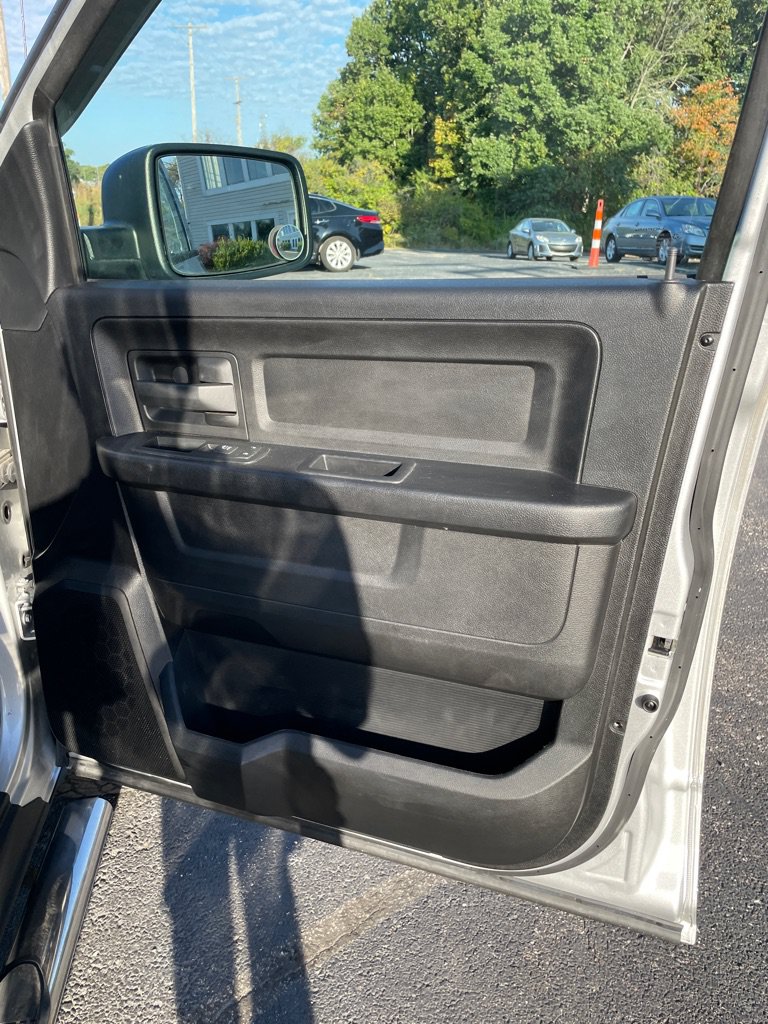 Used 2015 RAM 1500 Express AWD/4WD image 22