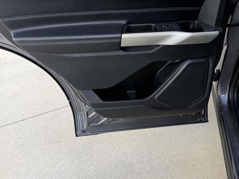 Used 2021 Ford Explorer XLT w/ Equipment Group 202A image 10