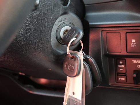 Used 2017 Toyota Tundra SR5 image 26