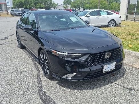 Used 2023 Honda Accord Touring image 3
