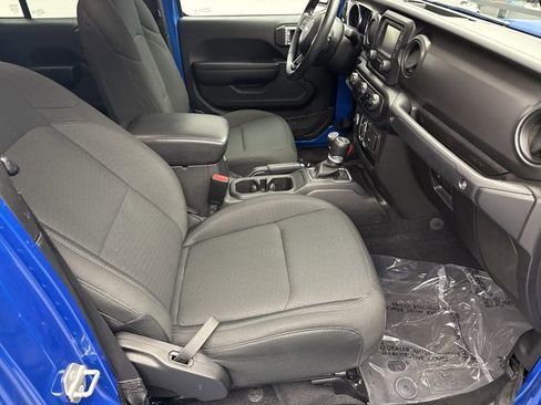 Used 2021 Jeep Gladiator Sport image 17