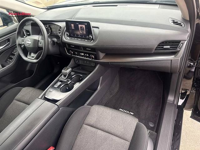 Certified 2025 Nissan Rogue SV FWD image 11