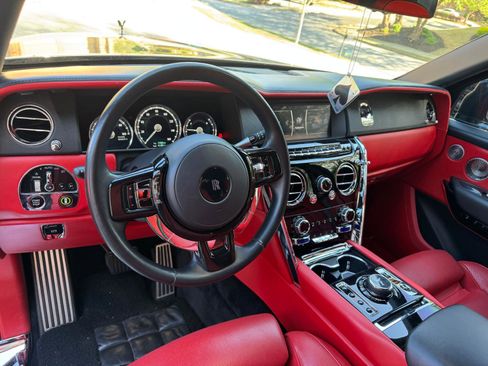 Used 2021 Rolls-Royce Cullinan image 24