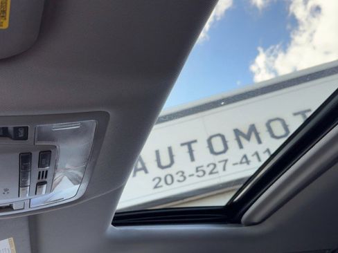 Used 2019 Toyota Highlander SE AWD/4WD image 22