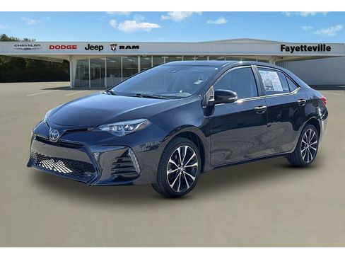Used 2018 Toyota Corolla XSE image 7