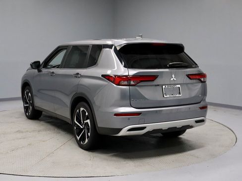 Used 2022 Mitsubishi Outlander SE image 9