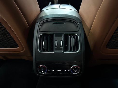 Used 2021 Maserati Levante GranLusso image 52