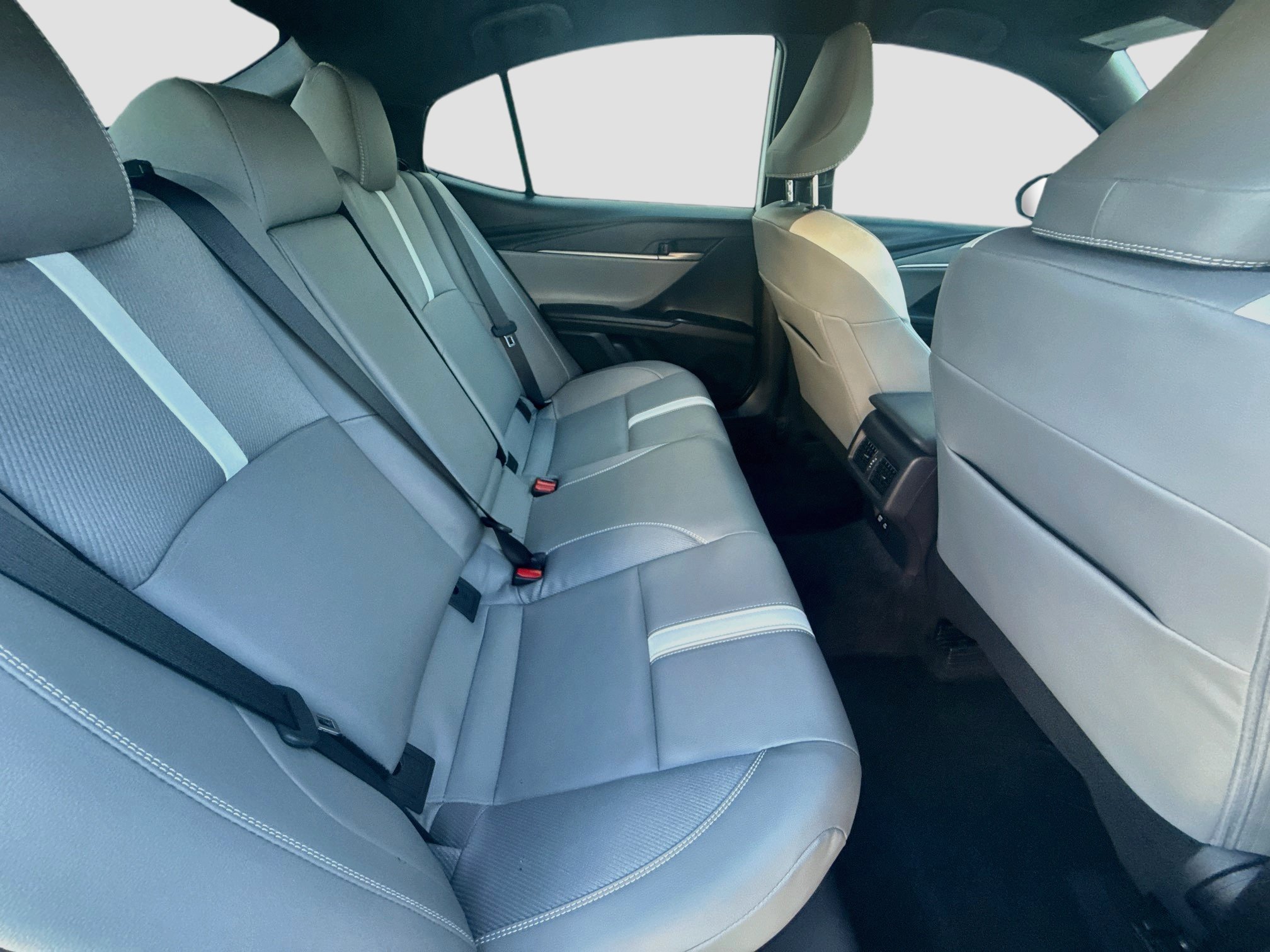 Used 2025 Toyota Camry SE w/ Convenience Package FWD image 28