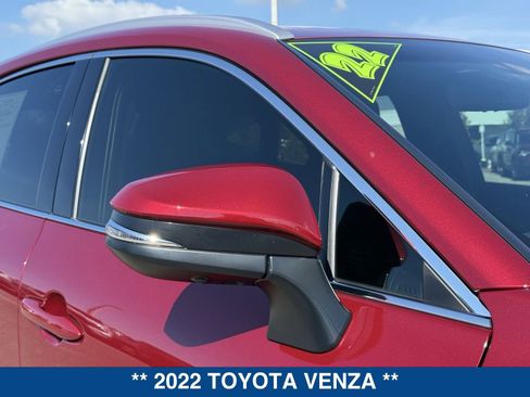 Used 2022 Toyota Venza Limited image 10