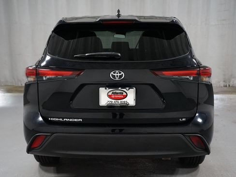 Certified 2024 Toyota Highlander LE FWD image 7