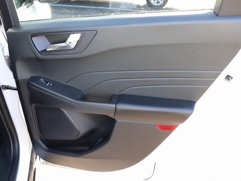 Used 2022 Ford Escape SEL image 18