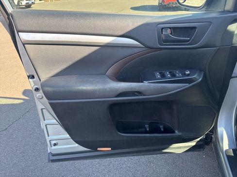 Used 2019 Toyota Highlander LE image 21