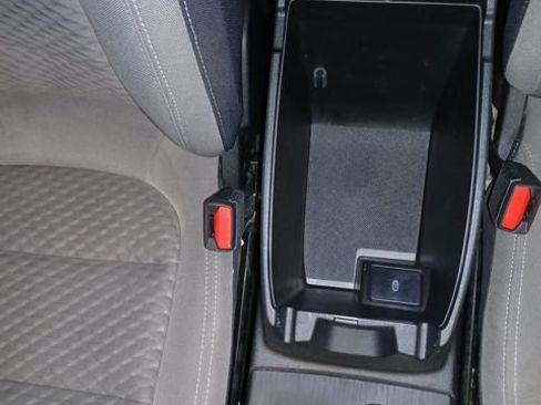 Used 2020 Ford Escape SE image 28