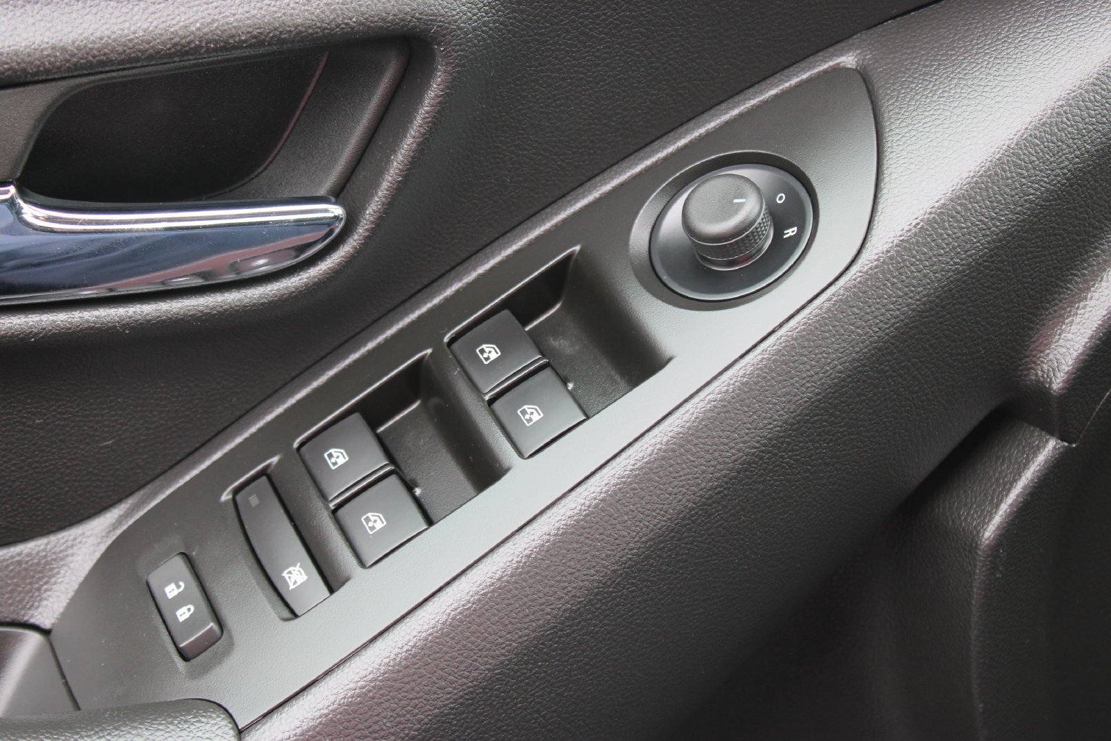 Used 2022 Chevrolet Trax LT w/ Midnight Edition AWD/4WD image 20