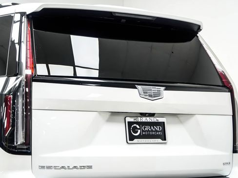 Used 2024 Cadillac Escalade ESV Sport w/ Touring Package AWD/4WD image 16