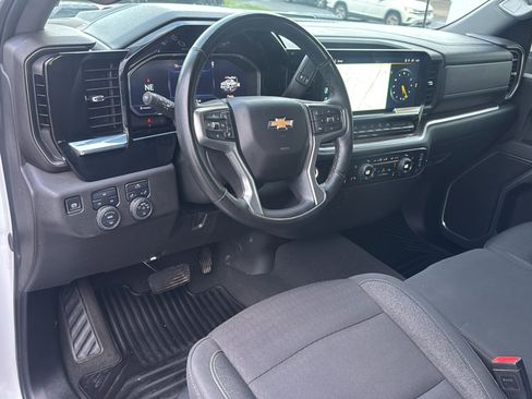 Used 2025 Chevrolet Silverado 2500 LT w/ Convenience Package image 9