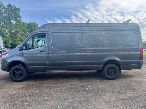 Used 2024 Mercedes-Benz Sprinter 2500 image 4