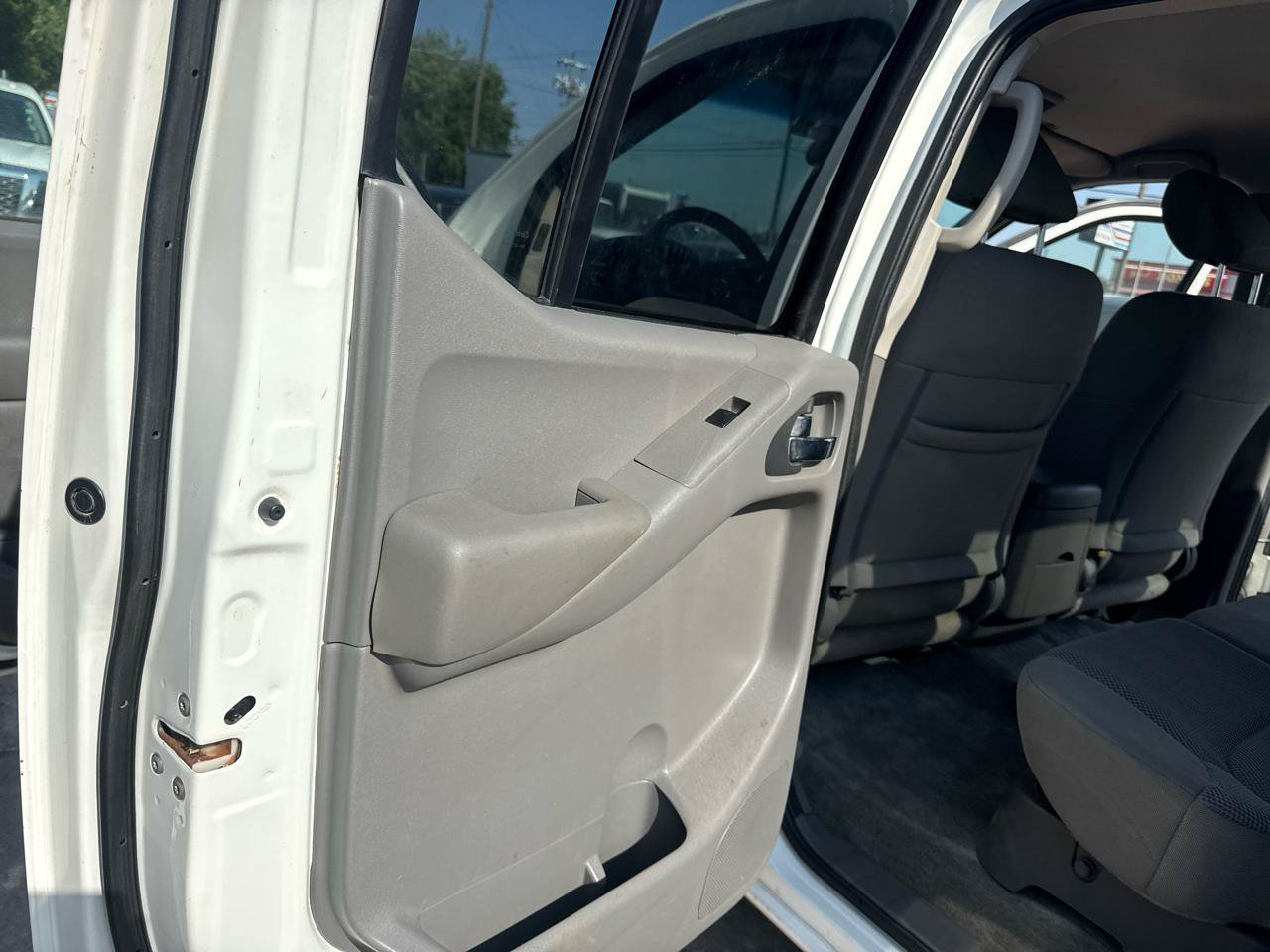 Used 2018 Nissan Frontier SV RWD image 32