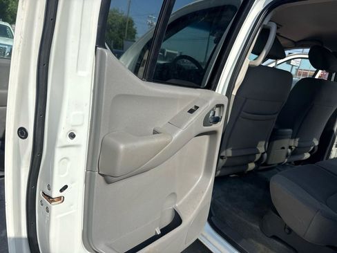Used 2018 Nissan Frontier SV RWD image 32
