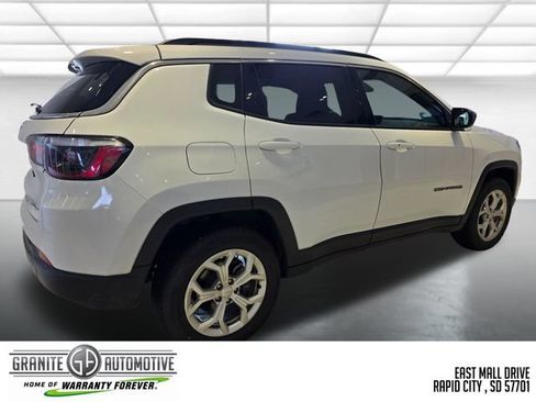 Used 2024 Jeep Compass Latitude AWD/4WD image 6