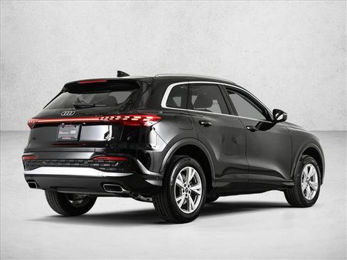 Certified 2025 Audi Q5 Premium w/ Convenience Package image 5