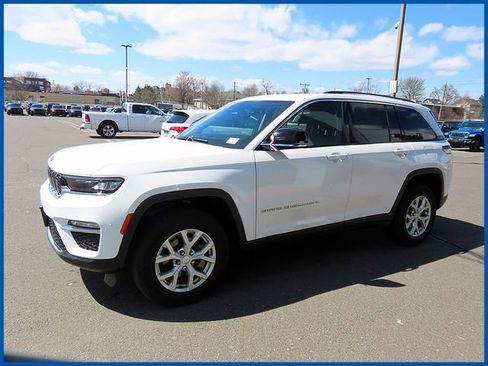 Certified 2023 Jeep Grand Cherokee Limited AWD/4WD image 4