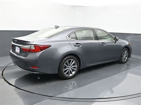 Used 2016 Lexus ES 300h image 5