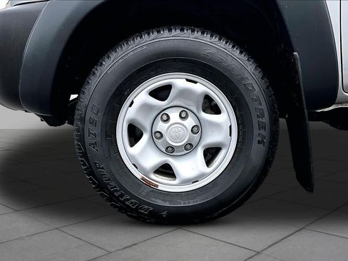 Used 2011 Toyota Tacoma 4x4 Regular Cab image 4