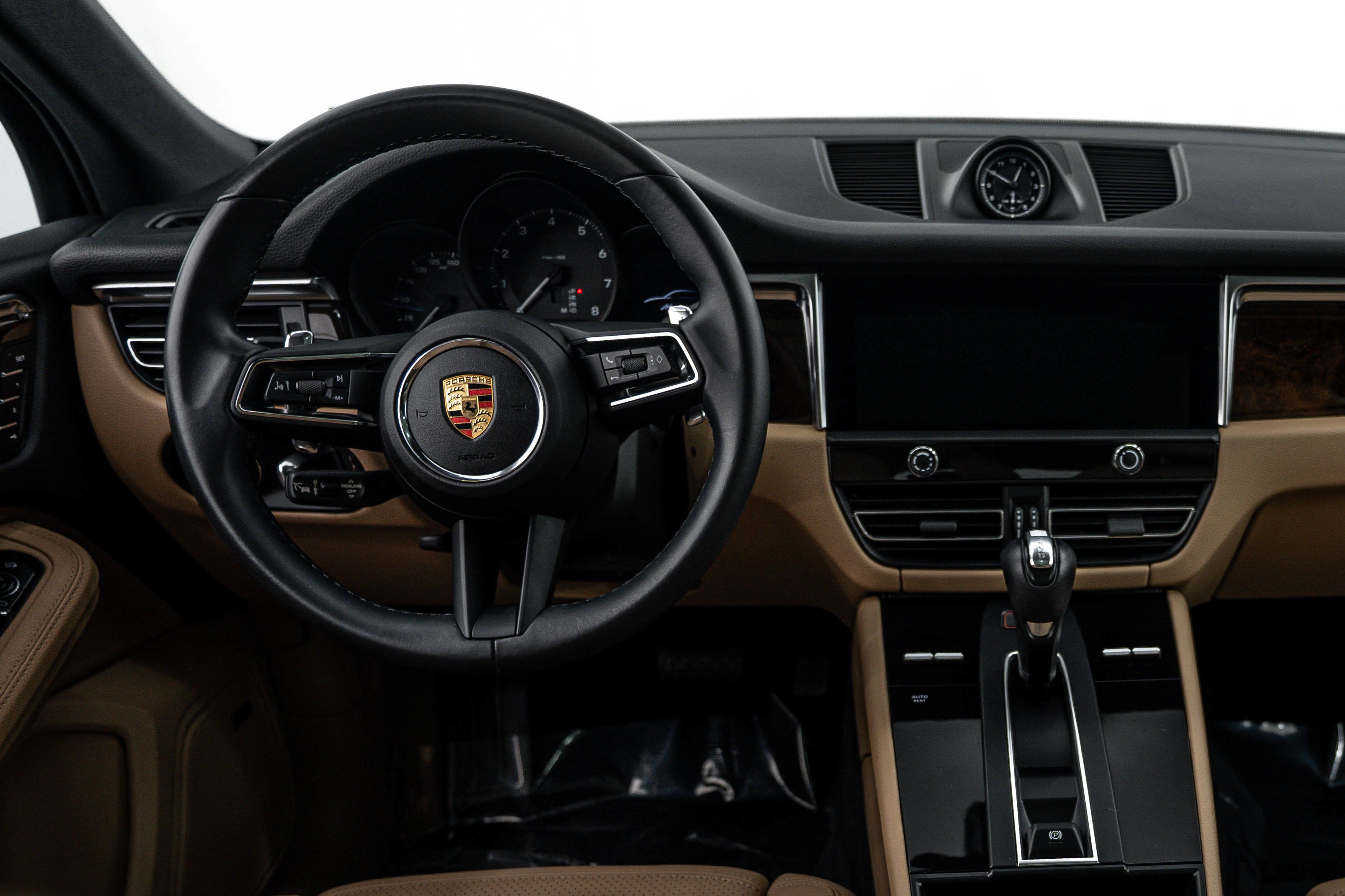 Certified 2023 Porsche Macan AWD/4WD image 24