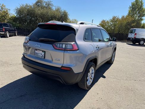 Used 2020 Jeep Cherokee Latitude AWD/4WD image 5