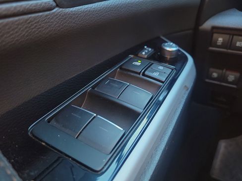 Used 2025 Toyota Sienna Platinum image 17