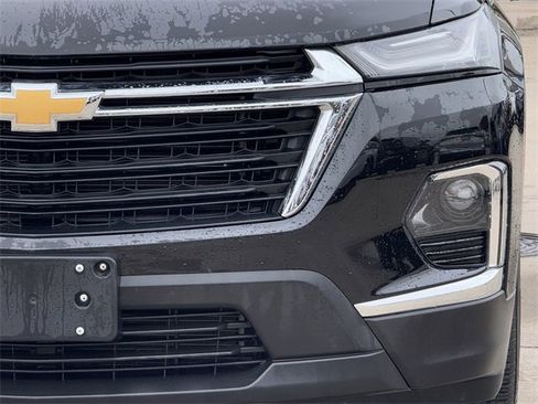 Used 2023 Chevrolet Traverse LS image 8