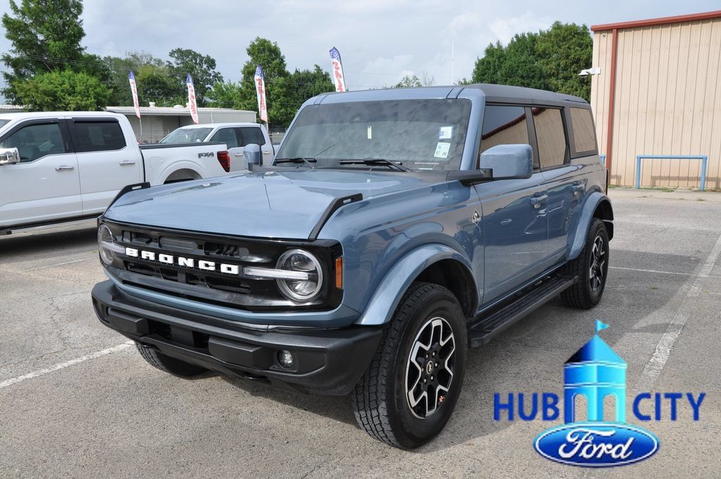 Used 2024 Ford Bronco Outer Banks AWD/4WD image 1