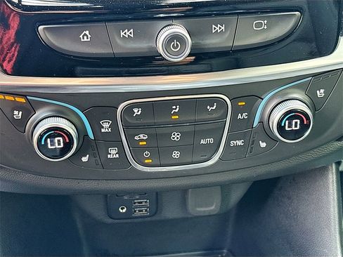 Used 2023 Chevrolet Traverse High Country image 16