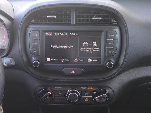 Certified 2025 Kia Soul LX w/ LX Technology Package image 11