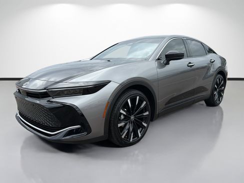 Used 2024 Toyota Crown Platinum image 7