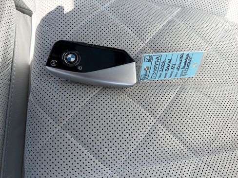 Used 2023 BMW X7 xDrive40i w/ Executive Package image 37