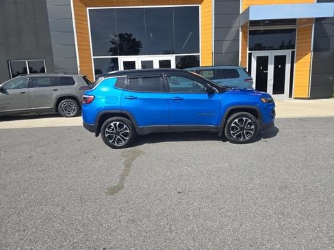 Certified 2022 Jeep Compass Limited AWD/4WD image 8