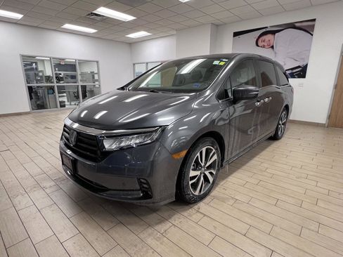 Used 2023 Honda Odyssey Touring image 3