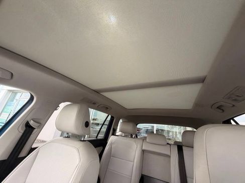 Used 2019 Volkswagen Tiguan SE w/ Panoramic Sunroof Package AWD/4WD image 24
