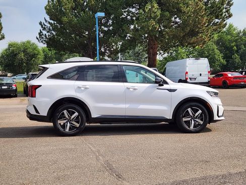 Used 2022 Kia Sorento S w/ Panoramic Sunroof Package FWD image 2