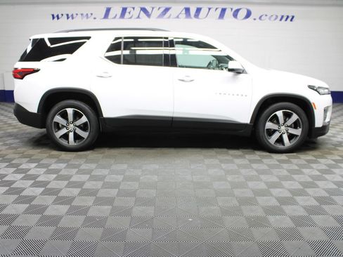 Used 2022 Chevrolet Traverse LT w/ LT Premium Package AWD/4WD image 2