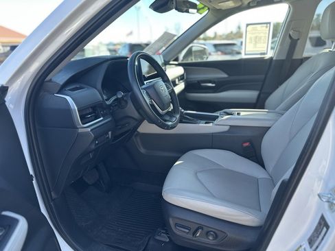 Used 2024 Toyota Grand Highlander XLE image 19