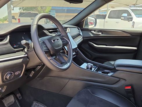 Used 2024 Jeep Grand Cherokee Altitude AWD/4WD image 22